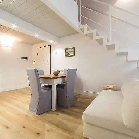 Santa Croce Apartment *