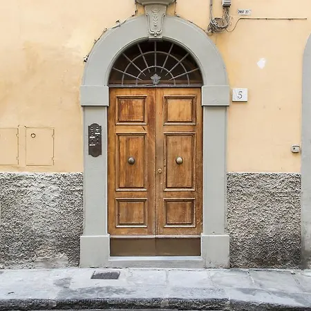 Santa Croce Apartment *